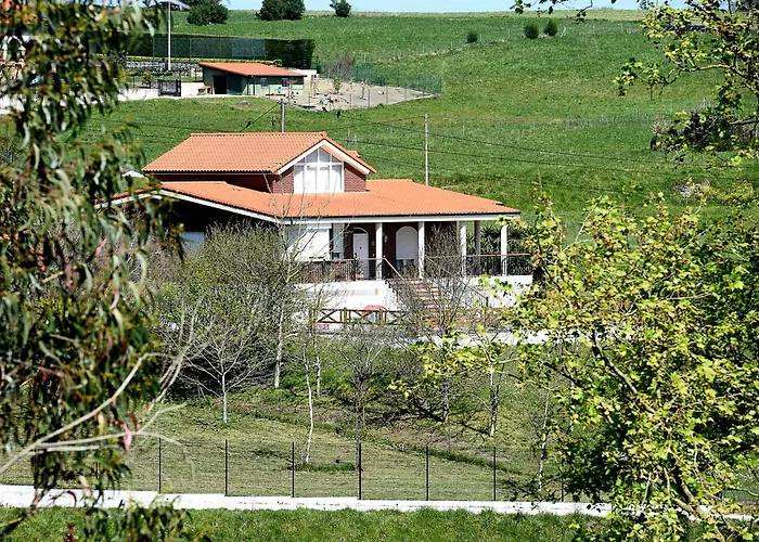 Los Avellanos De Santillana